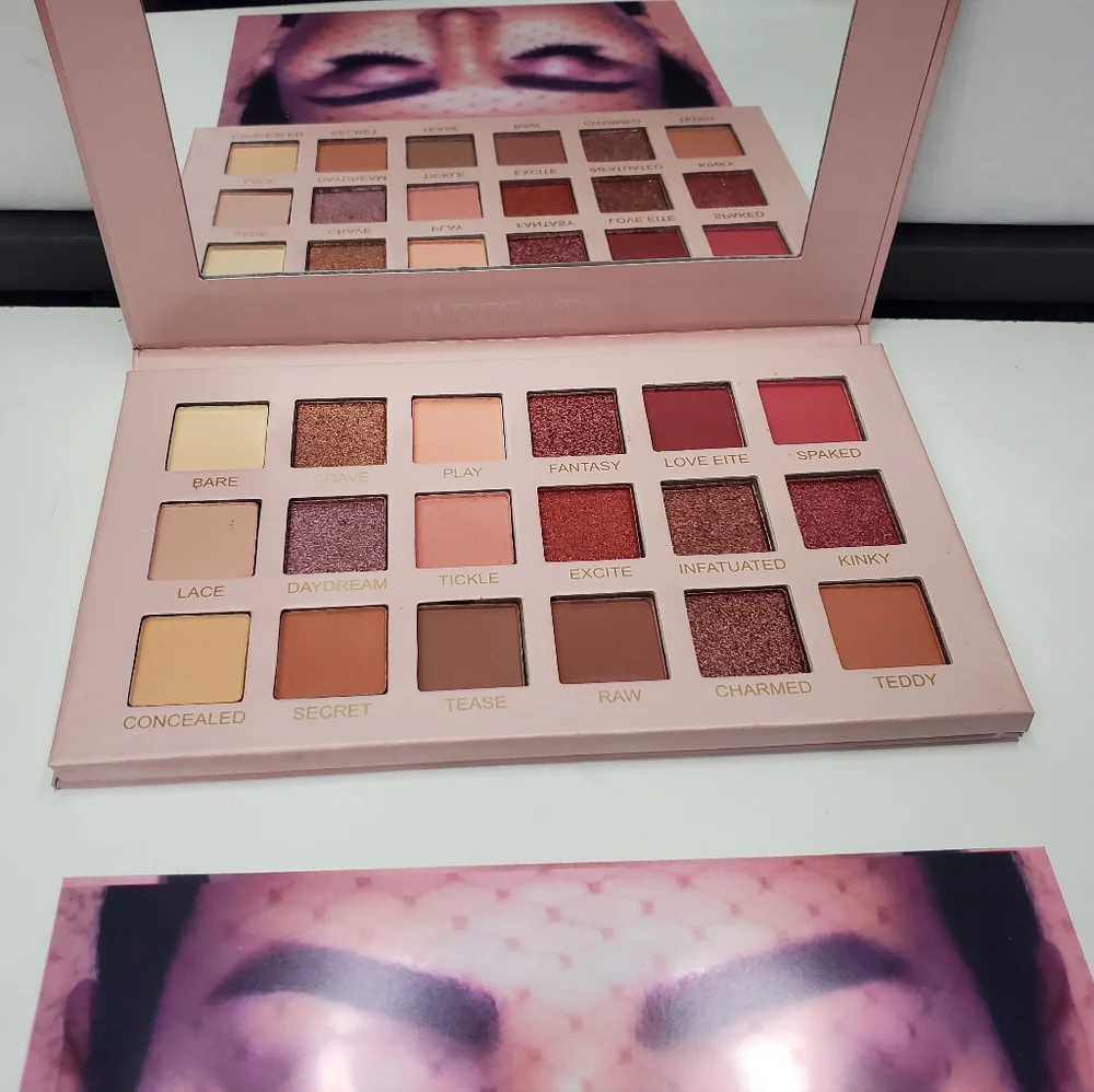 Huda Beauty Nude Eyeshadow Palette - Picture 4 of 5